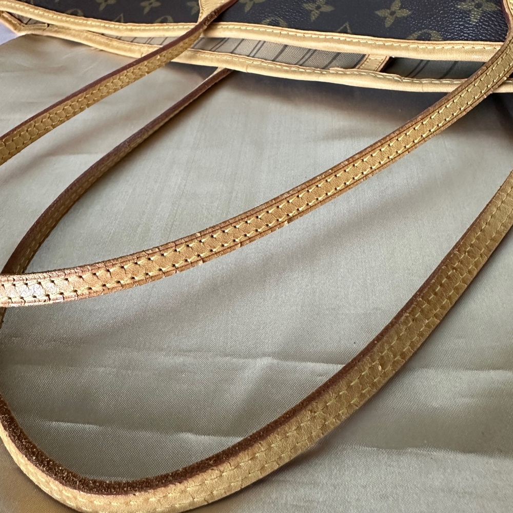 Authentic Louis Vuitton Monogram Never Full GM Shoulder Bag. - Picture 5 of 17